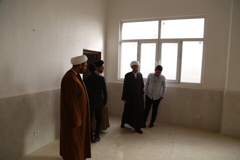 تصاویر/معاون منابع انسانی حوزه‌های علمیه کشور از پروژه‌های عمرانی حوزه علمیه خوزستان بازدید کرد