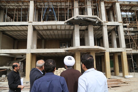 تصاویر/معاون منابع انسانی حوزه‌های علمیه کشور از پروژه‌های عمرانی مدرسه علمیه الغدیر اهواز بازدید کرد