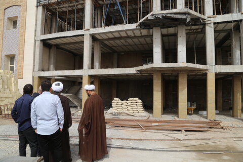 تصاویر/معاون منابع انسانی حوزه‌های علمیه کشور از پروژه‌های عمرانی مدرسه علمیه الغدیر اهواز بازدید کرد