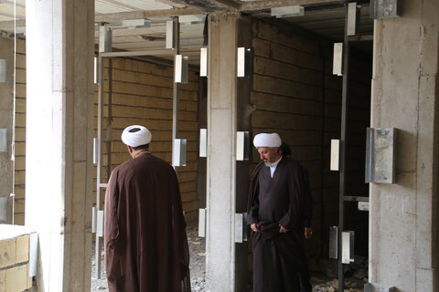 تصاویر/معاون منابع انسانی حوزه‌های علمیه کشور از پروژه‌های عمرانی مدرسه علمیه امام حسن مجتبی (علیه السلام) اهواز بازدید کرد