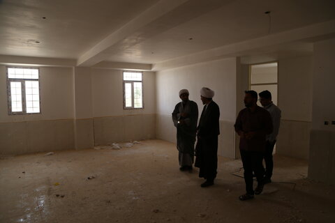 تصاویر/معاون منابع انسانی حوزه‌های علمیه کشور از پروژه‌های عمرانی مدرسه علمیه امام جعفرصادق(علیه السلام) الوان بازدید کرد