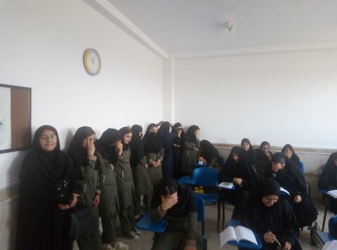 تصاویر/بازدید دانش آموزان متوسطه دوم مدرسه فردخت از مدرسه علمیه هاجر شهرستان خمین