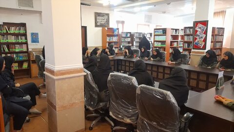 تصاویر/بازدید دانش آموزان متوسطه دوم مدرسه فردخت از مدرسه علمیه هاجر شهرستان خمین