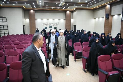 تصاویر| همایش تجلیل از اساتید حوزه علمیه خواهران فارس