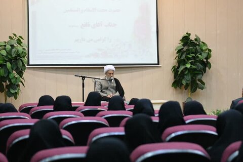 تصاویر| همایش تجلیل از اساتید حوزه علمیه خواهران فارس