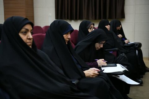 تصاویر| همایش تجلیل از اساتید حوزه علمیه خواهران فارس