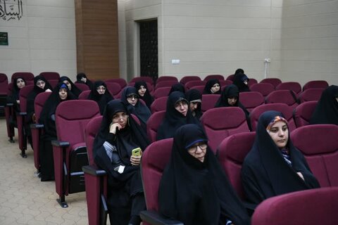 تصاویر| همایش تجلیل از اساتید حوزه علمیه خواهران فارس