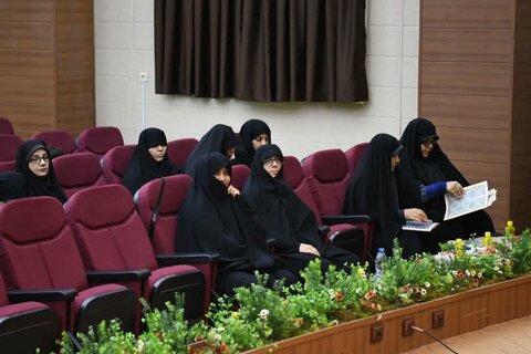 تصاویر| همایش تجلیل از اساتید حوزه علمیه خواهران فارس