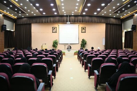 تصاویر| همایش تجلیل از اساتید حوزه علمیه خواهران فارس