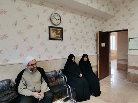 تصاویر نشست موسس و تولیت مدارس علمیه خواهران و برادران نورآباد با خواهران مدرسه ریحانه الرسول(س)شهرستان