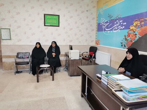 تصاویر نشست موسس و تولیت مدارس علمیه خواهران و برادران نورآباد با خواهران مدرسه ریحانه الرسول(س)شهرستان
