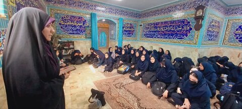 تصاویر/برگزاری پاتوق دخترانه به مناسبت دهه کرامت در ساوه