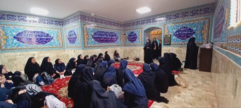 تصاویر/برگزاری پاتوق دخترانه به مناسبت دهه کرامت در ساوه