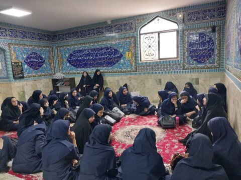 تصاویر/برگزاری پاتوق دخترانه به مناسبت دهه کرامت در ساوه