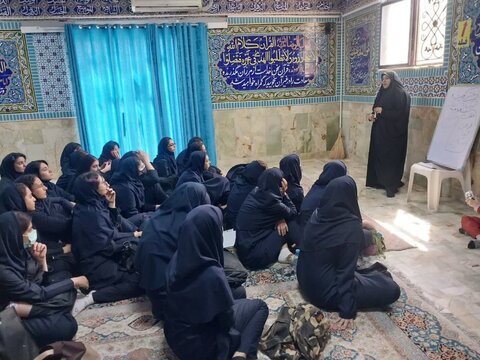 تصاویر/برگزاری پاتوق دخترانه به مناسبت دهه کرامت در ساوه