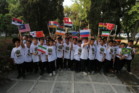 تصاویر / کاشت درخت صلح توسط مهمانان سومین اجلاس بین المللی ایران و آفریقا در اصفهان