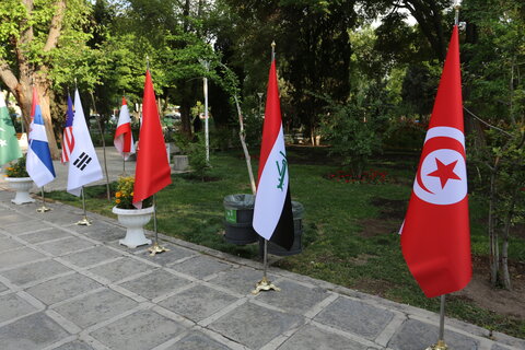 تصاویر / کاشت درخت صلح توسط مهمانان سومین اجلاس بین المللی ایران و آفریقا در اصفهان