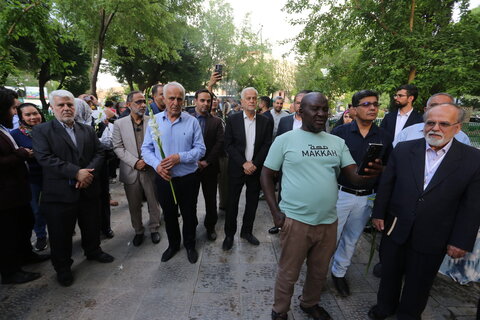 تصاویر / کاشت درخت صلح توسط مهمانان سومین اجلاس بین المللی ایران و آفریقا در اصفهان