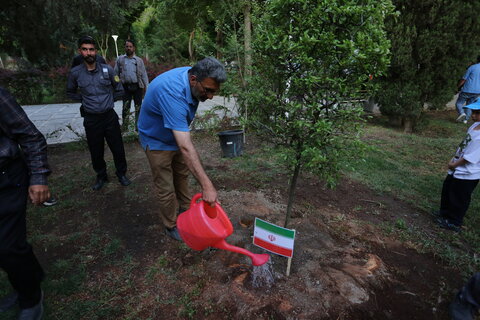 تصاویر / کاشت درخت صلح توسط مهمانان سومین اجلاس بین المللی ایران و آفریقا در اصفهان