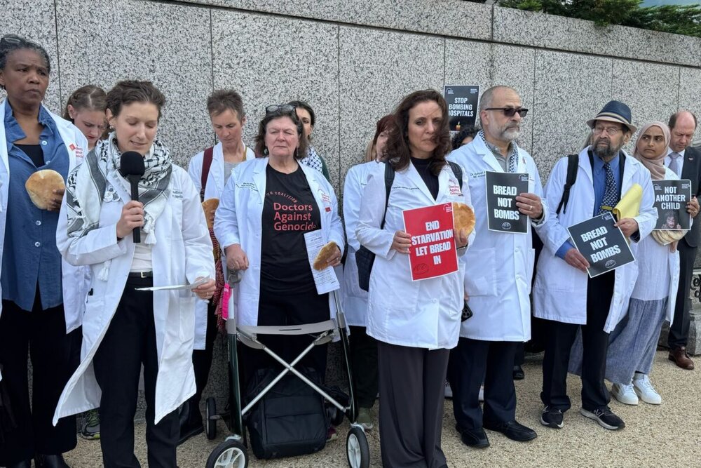 'Bread Not Bombs!': Doctors Against Genocide cry for Gaza at US Capitol