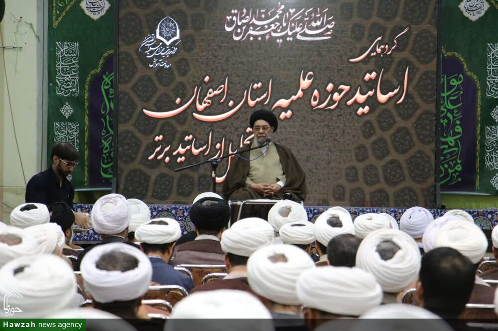 رسالت اصلی استاد، جهل‌زدایی از جامعه است