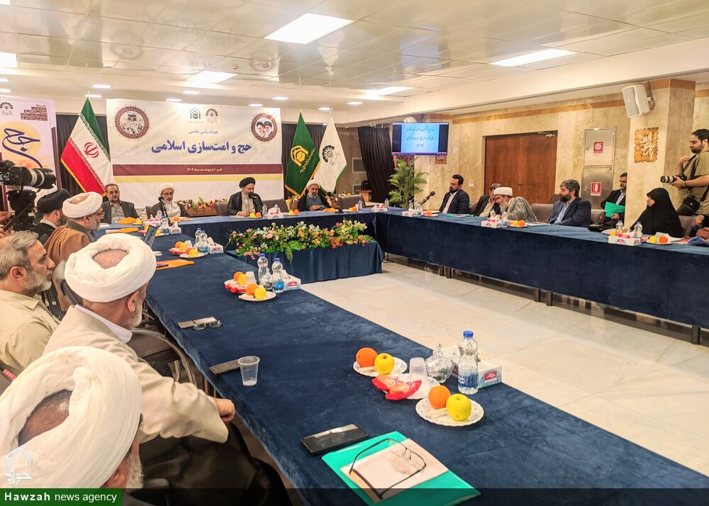 مام خمینی (ره) و رهبر معظم انقلاب اخلاص را در میدان عمل نشان داده‌اند