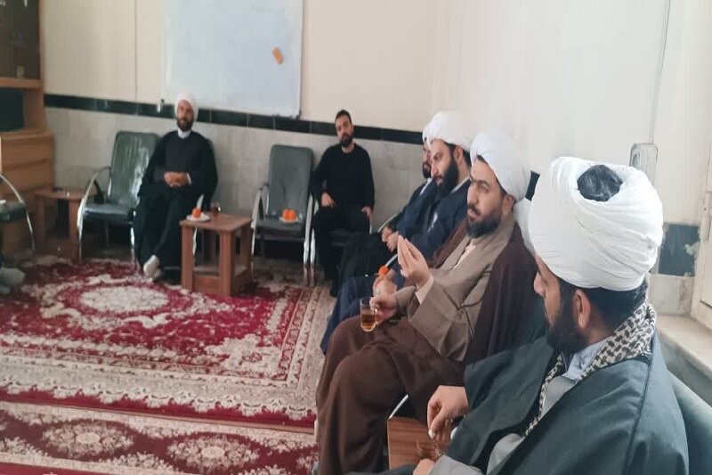 نشست مشترک مسئولان تبلیغات اسلامی کرمانشاه با مدیر مدرسه علمیه کنگاور+عکس
