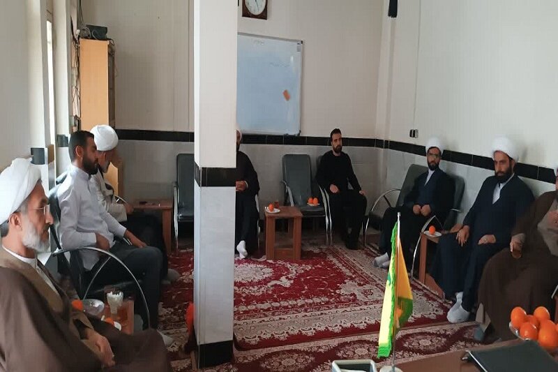 نشست مشترک مسئولان تبلیغات اسلامی کرمانشاه با مدیر مدرسه علمیه کنگاور+عکس