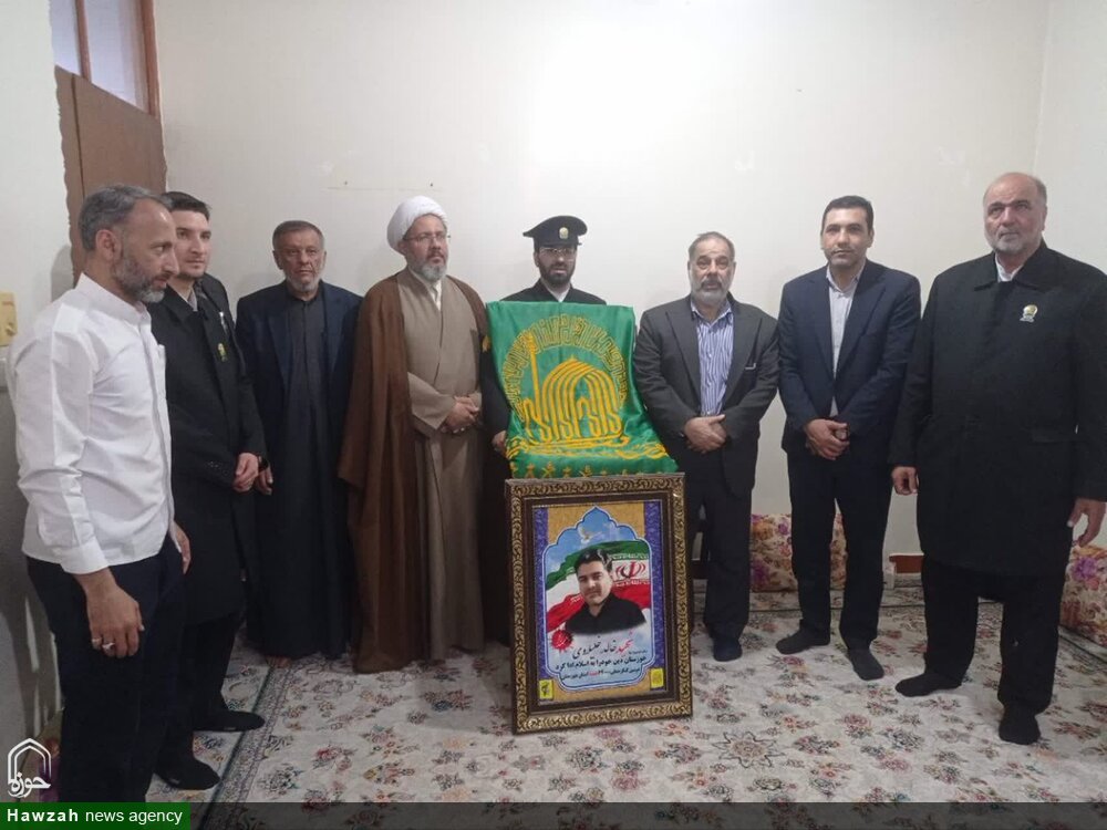دیدار خادمین حرم مطهر رضوی با خانواده شهدا در شهرستان باوی