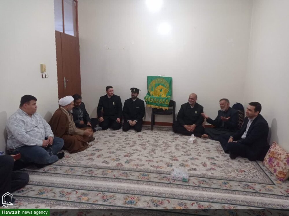 دیدار خادمین حرم مطهر رضوی با خانواده شهدا در شهرستان باوی