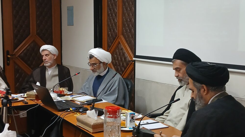 صیانت از روحانیت و مبارزه با انحرافات، از دغدغه‌های بنیادین رئیس‌جمهور شهید بود+ عکس
