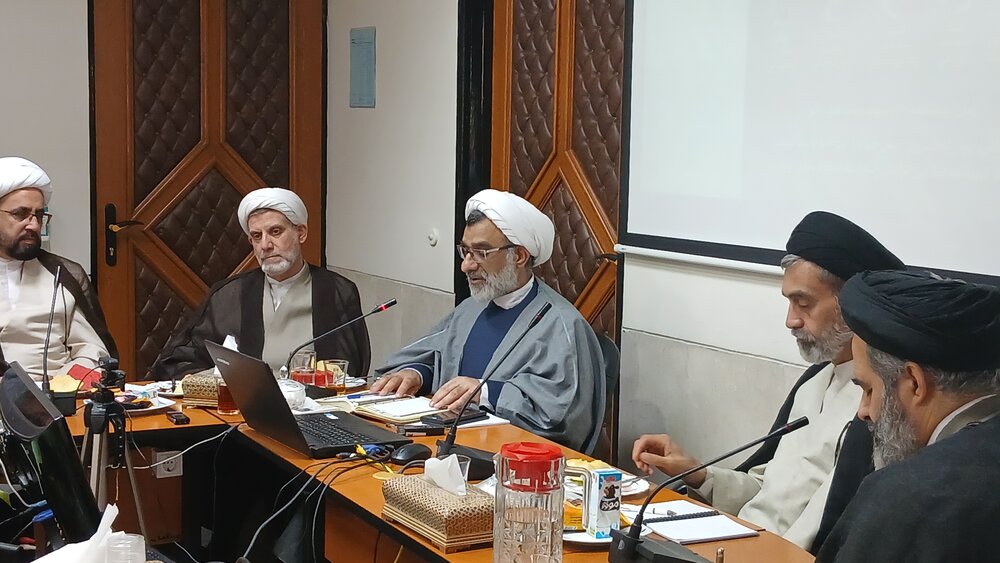 صیانت از روحانیت و مبارزه با انحرافات، از دغدغه‌های بنیادین رئیس‌جمهور شهید بود+ عکس