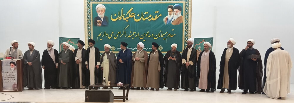 استادان نمونه مدارس علمیه کاشان تجلیل شدند