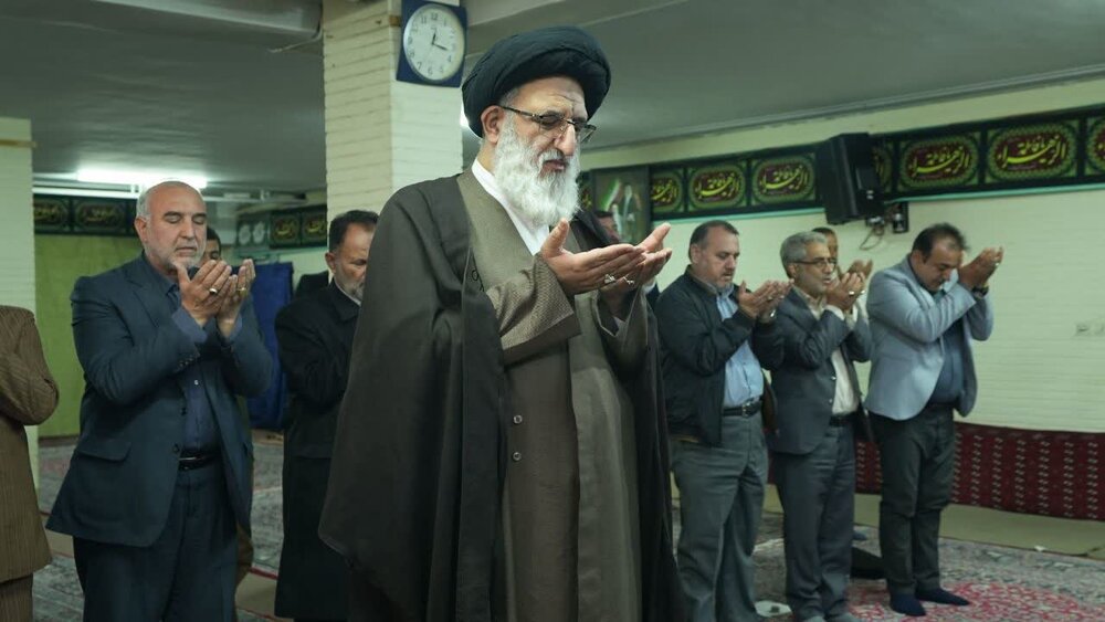 تصاویر| حضور کاروان "زیر سایه خورشید" آستان قدس رضوی در دفتر حجت‌الاسلام والمسلمین حسینی همدانی