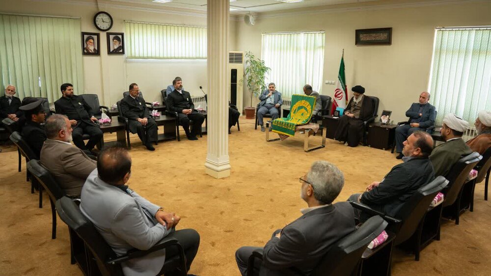 تصاویر/ حضور کاروان "زیر سایه خورشید" آستان قدس رضوی در دفتر امام جمعه کرج