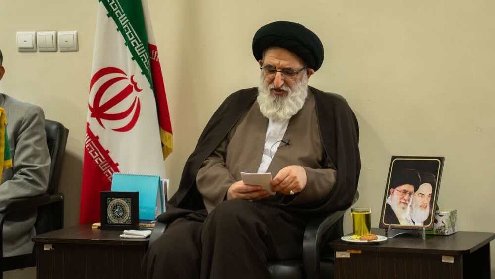 تصاویر| حضور کاروان "زیر سایه خورشید" آستان قدس رضوی در دفتر حجت‌الاسلام والمسلمین حسینی همدانی