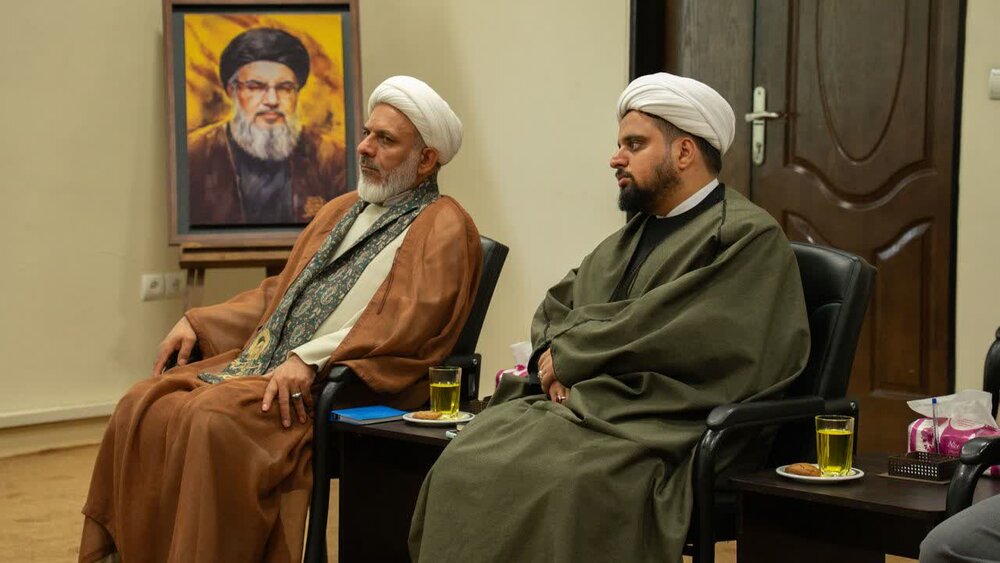 تصاویر| حضور کاروان "زیر سایه خورشید" آستان قدس رضوی در دفتر حجت‌الاسلام والمسلمین حسینی همدانی