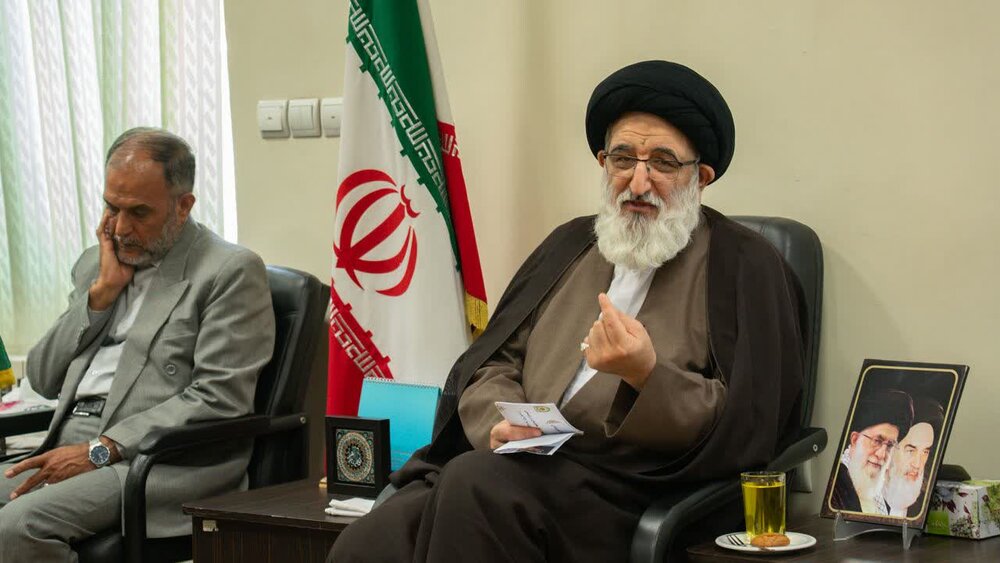 تصاویر| حضور کاروان "زیر سایه خورشید" آستان قدس رضوی در دفتر حجت‌الاسلام والمسلمین حسینی همدانی