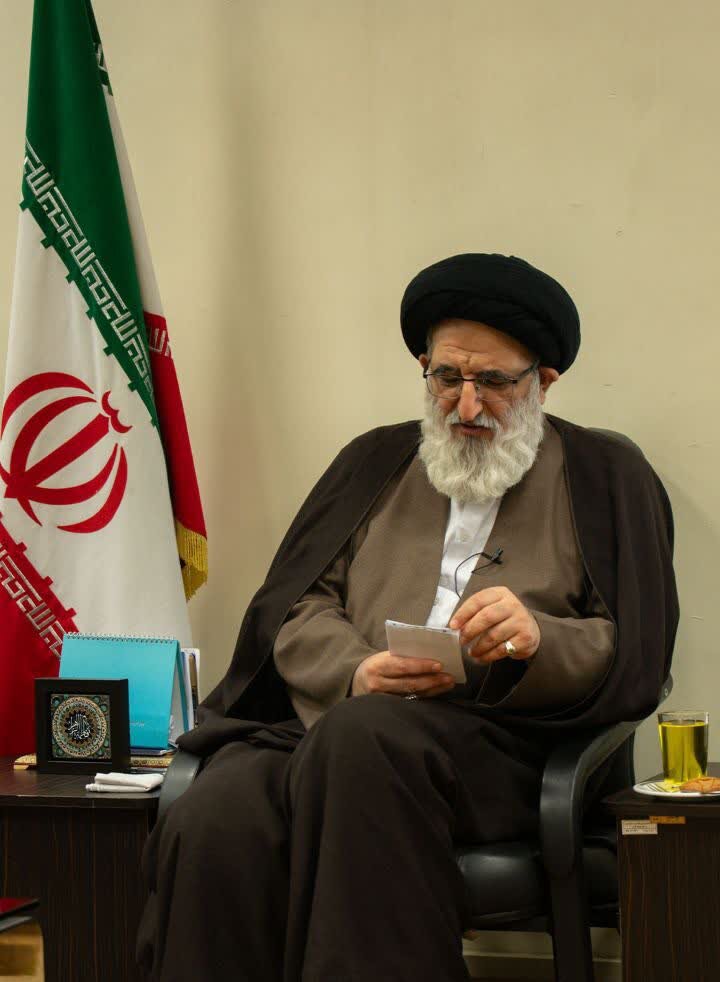 تصاویر| حضور کاروان "زیر سایه خورشید" آستان قدس رضوی در دفتر حجت‌الاسلام والمسلمین حسینی همدانی