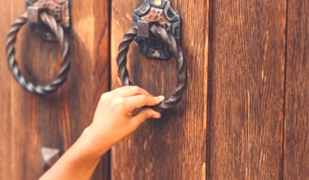 অপবাদ দানকারী আত্মীয়ের সাথে সম্পর্ক ছিন্ন করার শরয়ী বিধান