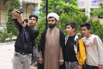 تصاویر/  برگزاری جشن تکلیف دانش آموزان از سوی حوزه علمیه صاحب الزمان(عج) مرند