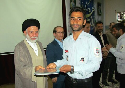 تصاویر/ روز کارگر در بندر دیّر