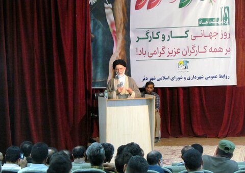 تصاویر/ روز کارگر در بندر دیّر