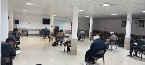 تصاویر / برگزاری آزمون کتبی شناسایی استعدادهای برتر مدارس علمیه کاشان