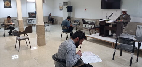 تصاویر / برگزاری آزمون کتبی شناسایی استعدادهای برتر مدارس علمیه کاشان