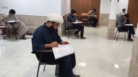 تصاویر / برگزاری آزمون کتبی شناسایی استعدادهای برتر مدارس علمیه کاشان