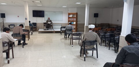 تصاویر / برگزاری آزمون کتبی شناسایی استعدادهای برتر مدارس علمیه کاشان