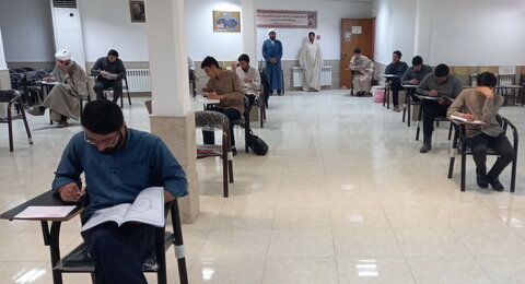 تصاویر / برگزاری آزمون کتبی شناسایی استعدادهای برتر مدارس علمیه کاشان