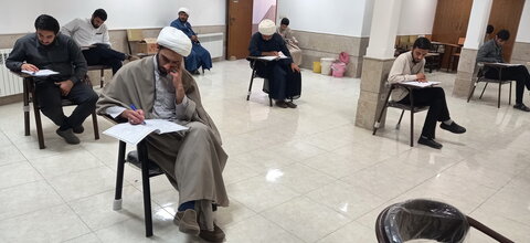 تصاویر / برگزاری آزمون کتبی شناسایی استعدادهای برتر مدارس علمیه کاشان