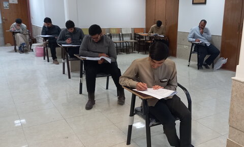 تصاویر / برگزاری آزمون کتبی شناسایی استعدادهای برتر مدارس علمیه کاشان